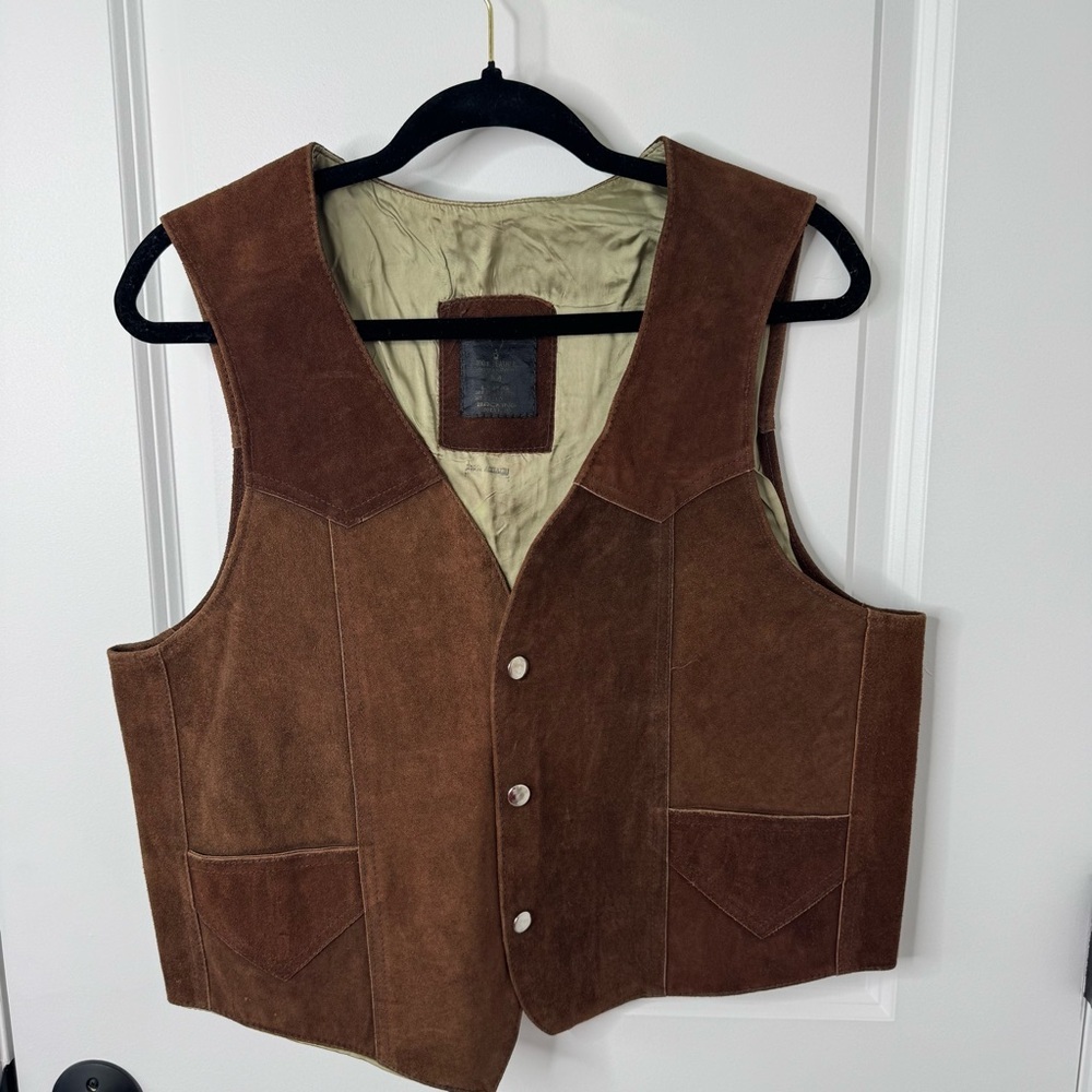 Leather made in Mexico Dark Brown Vest with Wildlife Design medium - Picture 2 of 7
